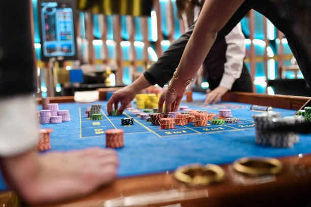 singa138 mobile app interface showing slot games and live casino options